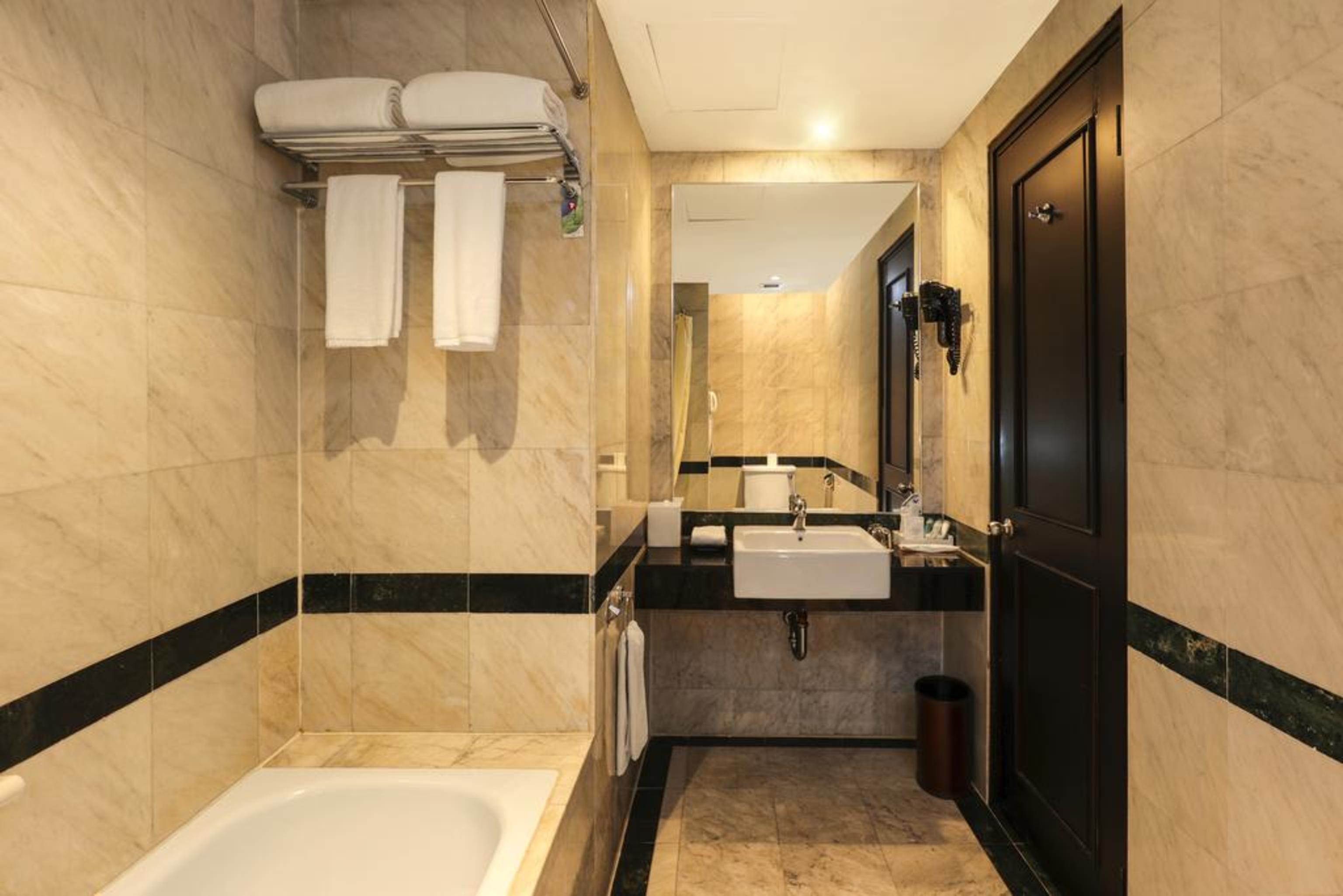 แทรเวลลอดจ์ บาตัม Hotel นาโกยา ภายนอก รูปภาพ
